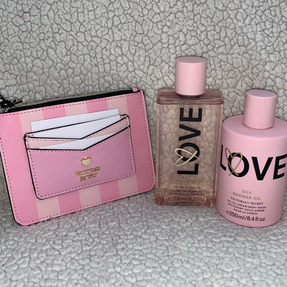 Bundle VS beauty and accessory